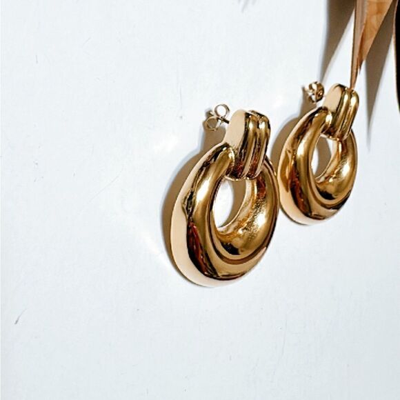 Gold geo hoop earrings M360 - Picture 4 of 5